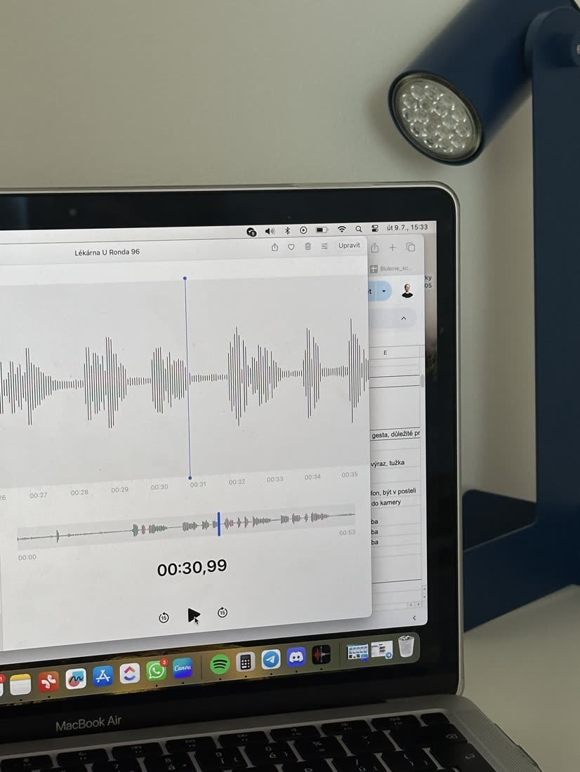 Střih a editace audia UGC videa na notebooku